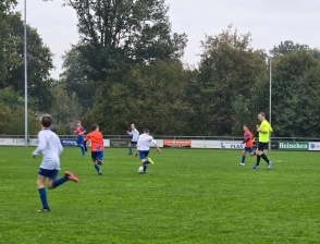 JO14 bijt van zich af