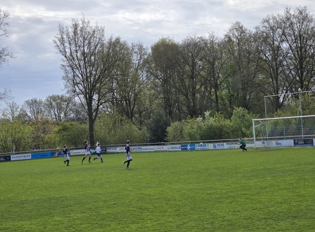 JO15 houdt het (te) lang spannend